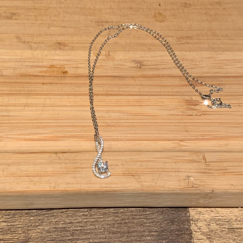 0.76 cttw Moissanite necklace - Picture 3 of 7